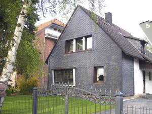 Fassadenverkleidung, Wabendeckung mit Fischsschuppendeckung kombiniert